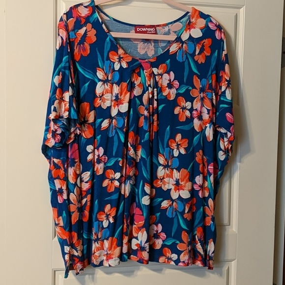 Dia & Co. floral top - Picture 1 of 1